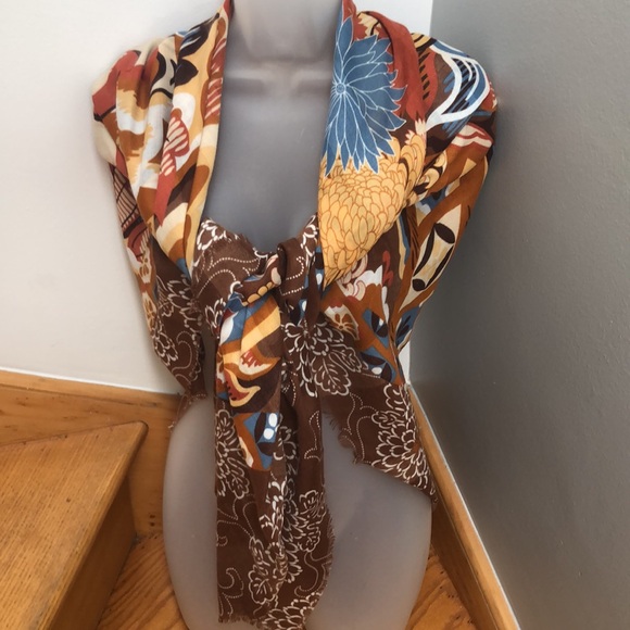 Attractive Chrysanthemums Print Large Shawl Wrap - Picture 2 of 14